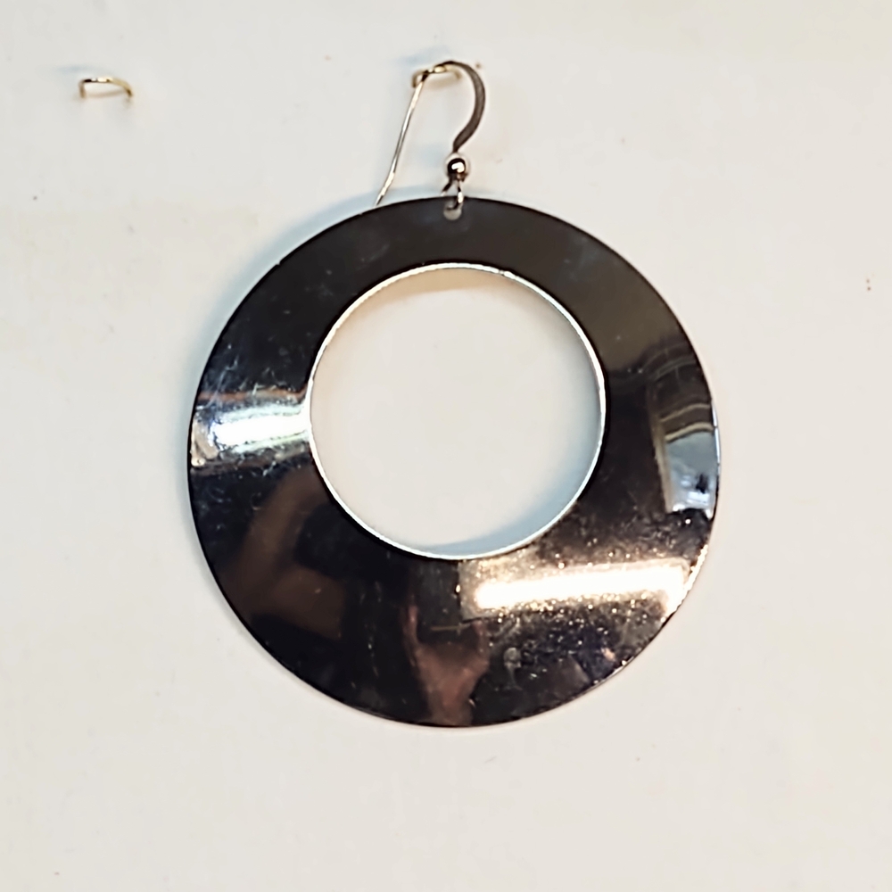 Chic Silver Tone Circle Earrings - Picture 2 of 4